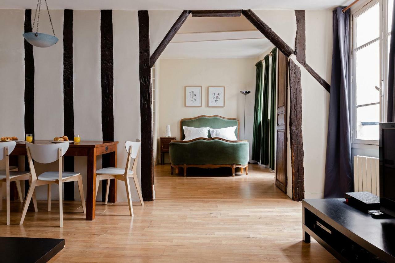 Les Halles - Chatelet Private * Paris