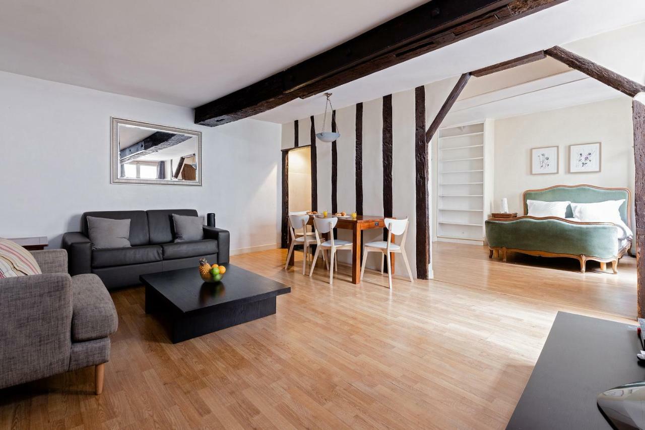 Les Halles - Chatelet Private * Paris